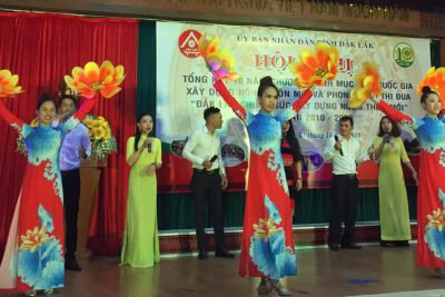 Tổng kết 10 năm xây dựng nông thôn mới tỉnh Đắk Lắk, chúc mừng Đảng bộ, nhân dân xã Tân Tiến được Thủ tướng Chính phủ tặng bằng khen.